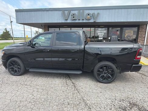 Used 2024 RAM 1500 Laramie AWD/4WD image 10