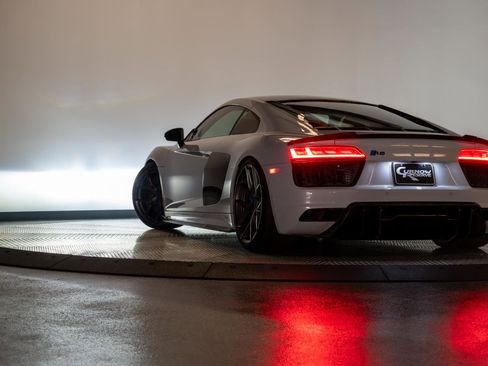 Used 2017 Audi R8 V10 plus w/ Full Leather Package image 26