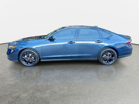 Certified 2025 Honda Accord SE image 4