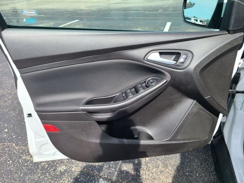 Used 2017 Ford Focus SE FWD image 19