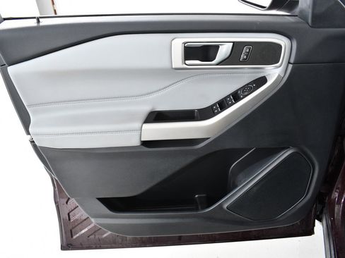 Used 2022 Ford Explorer XLT w/ Equipment Group 202A image 26