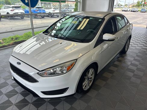 Used 2016 Ford Focus SE FWD image 3
