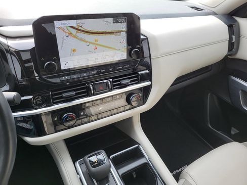 Certified 2025 Nissan Pathfinder SL w/ SL Premium Package image 3