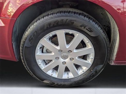 Used 2016 Chrysler Town & Country Touring w/ Driver Convenience Group image 10