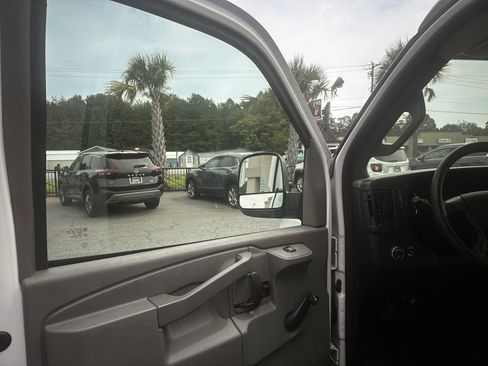 Used 2019 Chevrolet Express 2500 RWD image 12