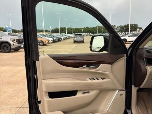 Used 2016 Cadillac Escalade ESV Premium AWD/4WD image 9