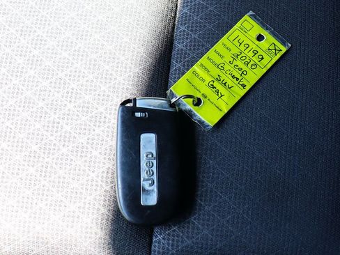 Used 2020 Jeep Grand Cherokee Laredo w/ 18" Wheel & 8.4" Radio Group AWD/4WD image 61