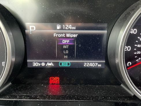 Used 2024 Kia Carnival EX image 6