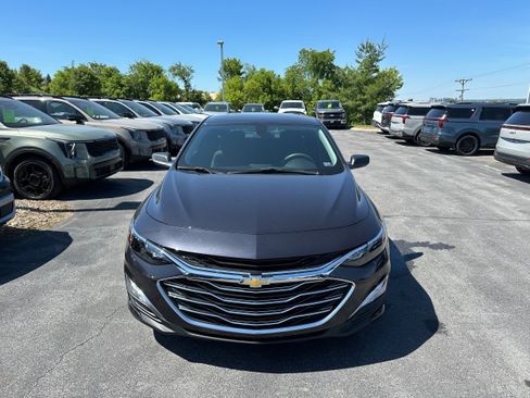 Used 2022 Chevrolet Malibu LS FWD image 2