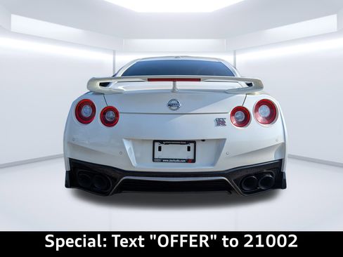 Used 2021 Nissan GT-R Premium image 5
