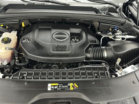 Used 2023 Jeep Grand Cherokee Overland w/ Luxury Tech Group IV AWD/4WD image 29
