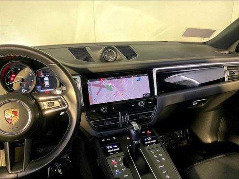 Certified 2024 Porsche Macan AWD/4WD image 16