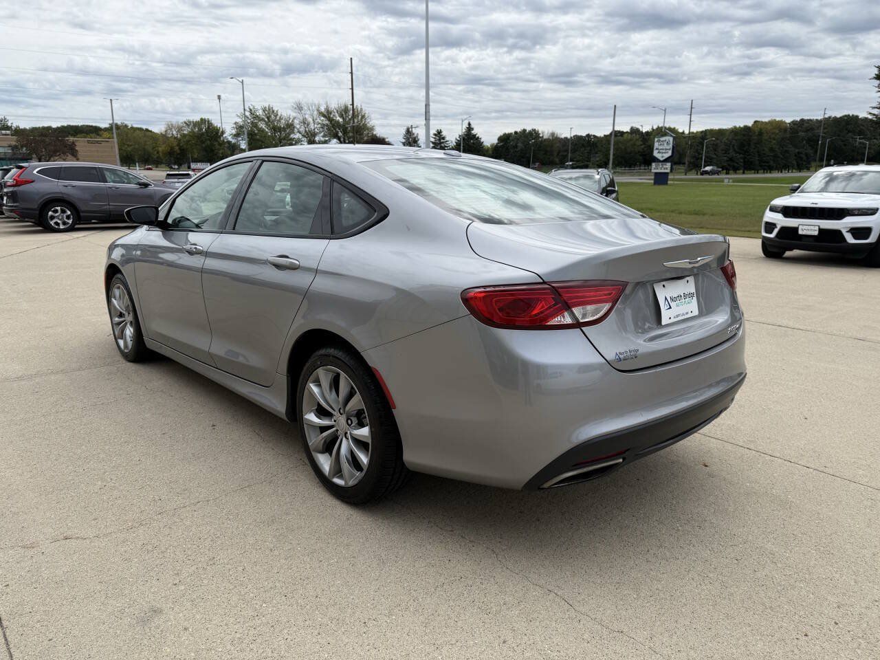 Used 2017 Chrysler 200 S FWD image 3
