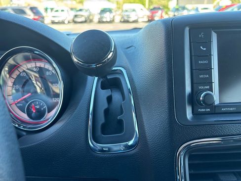 Used 2017 Dodge Grand Caravan SXT image 25