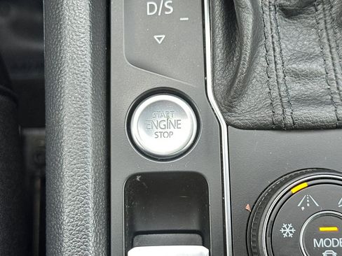 Used 2019 Volkswagen Atlas SEL Premium image 25