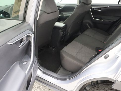 Used 2025 Toyota RAV4 XLE FWD image 27
