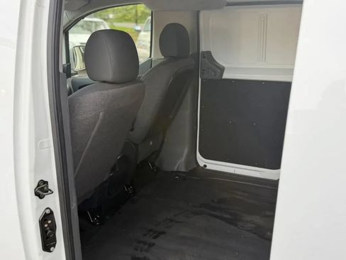 Used 2015 Nissan NV200 SV w/ Exterior Appearance Package FWD image 11