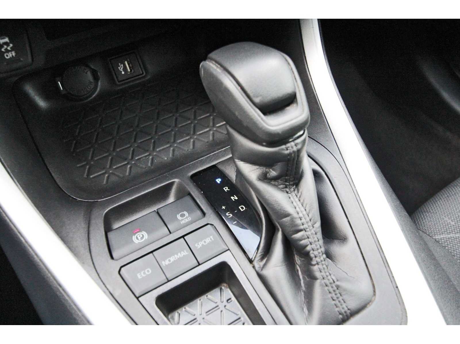 Used 2024 Toyota RAV4 XLE w/ Convenience Package FWD image 26