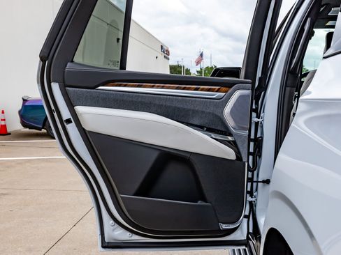 Used 2026 Cadillac Escalade Platinum Sport w/ LPO, Floor Liner Package AWD/4WD image 40