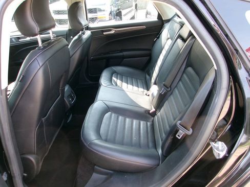 Used 2017 Ford Fusion SE w/ Fusion SE Technology Package AWD/4WD image 11