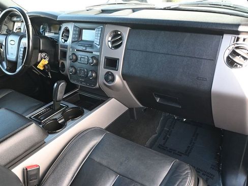 Used 2017 Ford Expedition XLT image 10