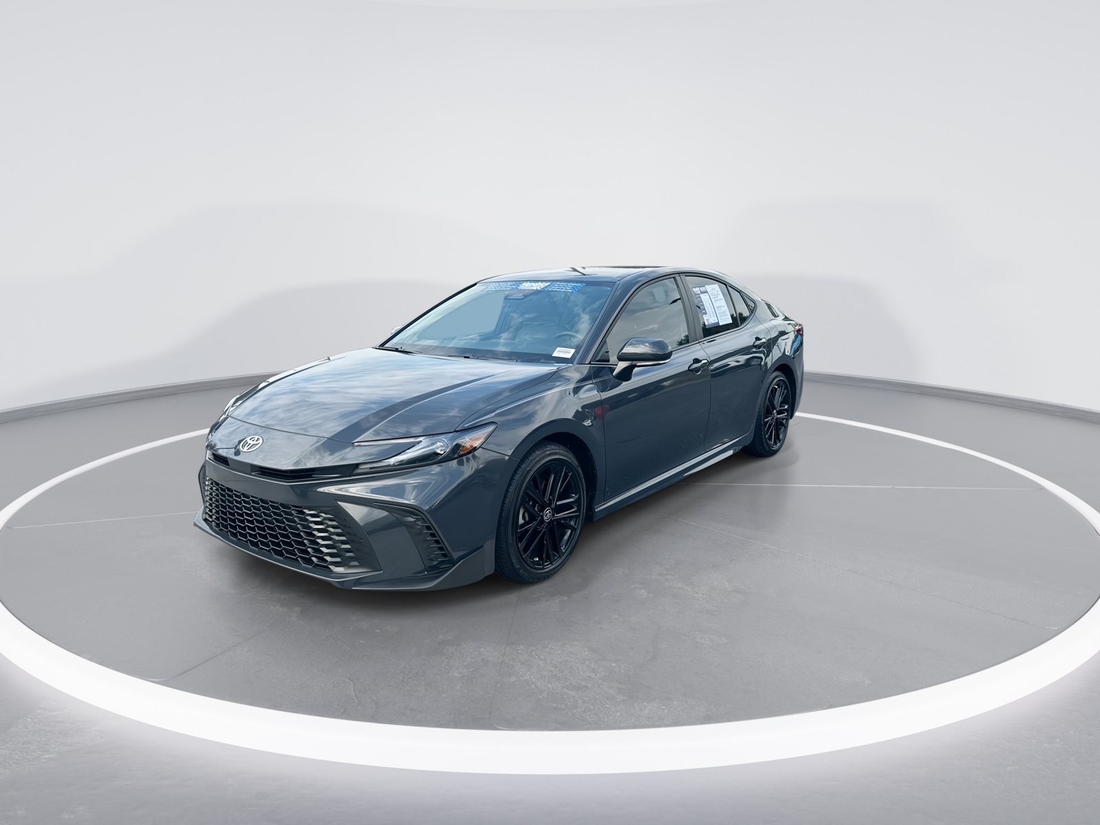 Used 2025 Toyota Camry SE FWD image 5