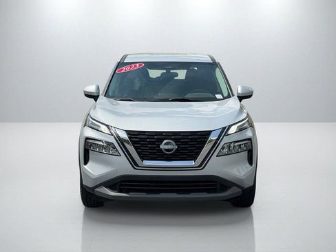 Used 2023 Nissan Rogue SV image 2
