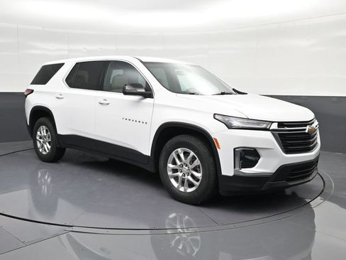 Used 2023 Chevrolet Traverse LS FWD image 5