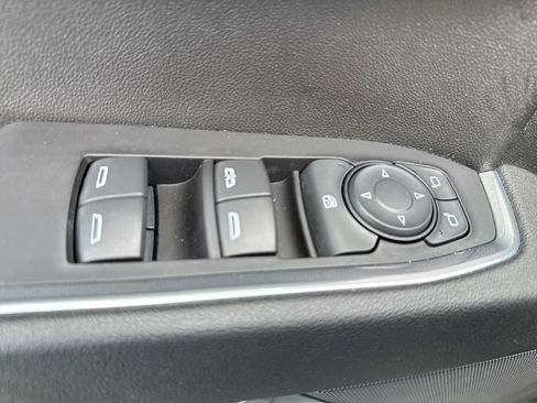 Used 2023 Chevrolet Silverado 1500 LT AWD/4WD image 18