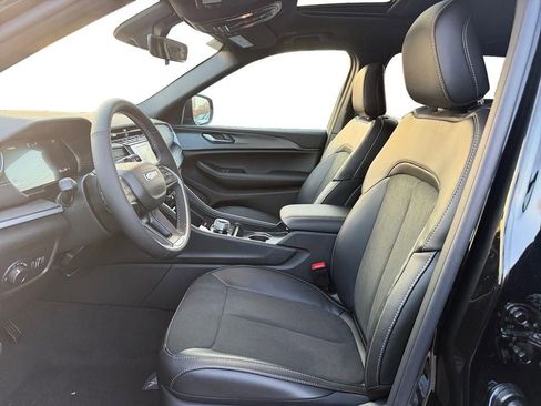 New 2025 Jeep Grand Cherokee L Altitude image 9