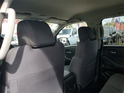 Certified 2023 Nissan Frontier SV image 13