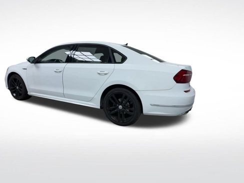 Used 2018 Volkswagen Passat 2.0T R-Line FWD image 9
