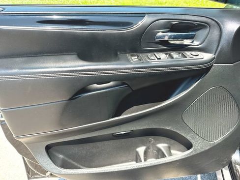Used 2016 Dodge Grand Caravan SXT FWD image 20
