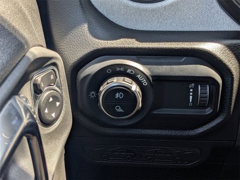 New 2025 Jeep Gladiator Sport image 25