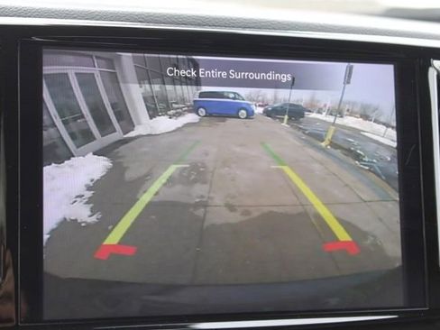 Used 2023 Chrysler Pacifica Touring-L image 40