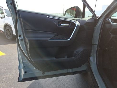 Used 2022 Toyota RAV4 XLE Premium image 10