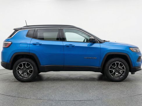 Used 2025 Jeep Compass Trailhawk AWD/4WD image 11