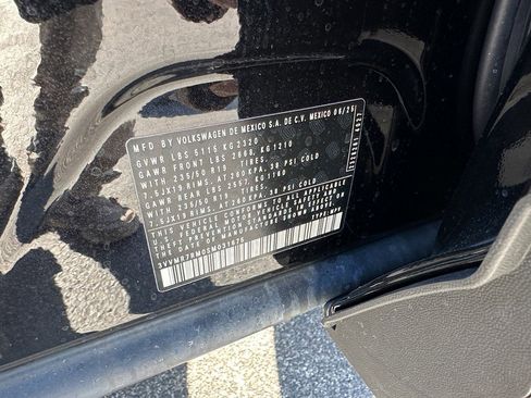 New 2025 Volkswagen Tiguan SE image 20