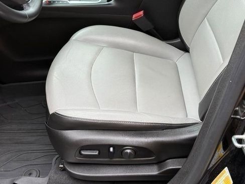 Used 2021 Chevrolet Equinox Premier FWD image 18