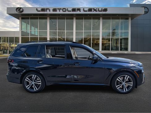 Used 2023 BMW X7 M60i image 2