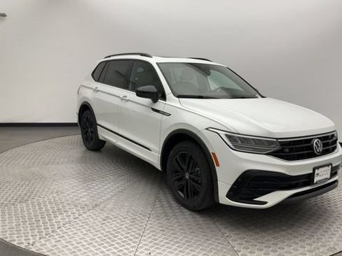Used 2022 Volkswagen Tiguan SE R-Line AWD/4WD image 8