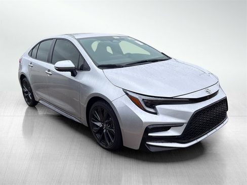 Used 2024 Toyota Corolla SE image 2
