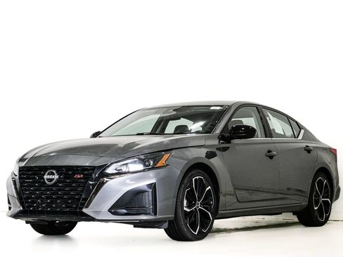 Used 2024 Nissan Altima 2.5 SR FWD image 3