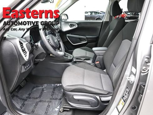 Used 2023 Kia Soul LX w/ Option Group 015 FWD image 14