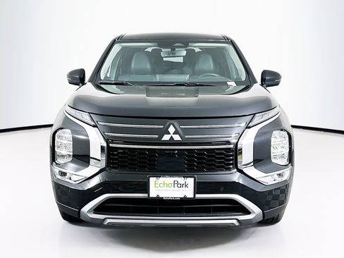 Used 2025 Mitsubishi Outlander SE FWD image 2