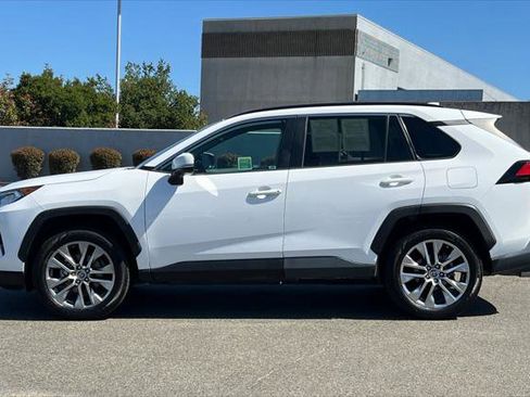 Certified 2019 Toyota RAV4 XLE Premium w/ Cold Weather Package FWD image 9
