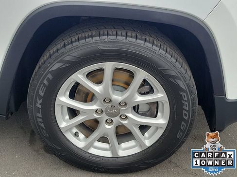 Used 2018 Jeep Cherokee Latitude FWD image 5