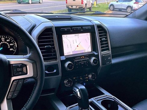 Used 2020 Ford F150 Lariat w/ Equipment Group 502A Luxury image 6