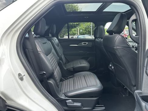 Certified 2025 Ford Explorer ST-Line AWD/4WD image 38