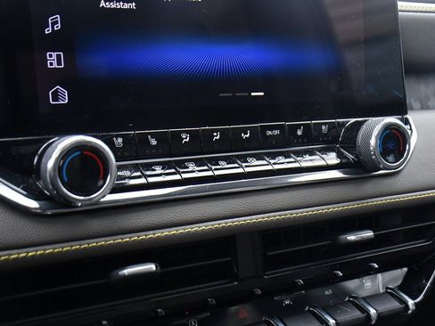 Used 2025 Chevrolet Colorado ZR2 image 31